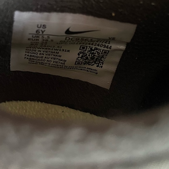 NIKE DUNK LOW SE (GS) , SIZE 6Y , SEQUOIA/ORANGE-MEDIUM OLIVE , gently worn - Picture 9 of 9